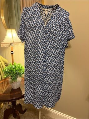 H&M Blue and White Printed Short Sleeve Shift Dress